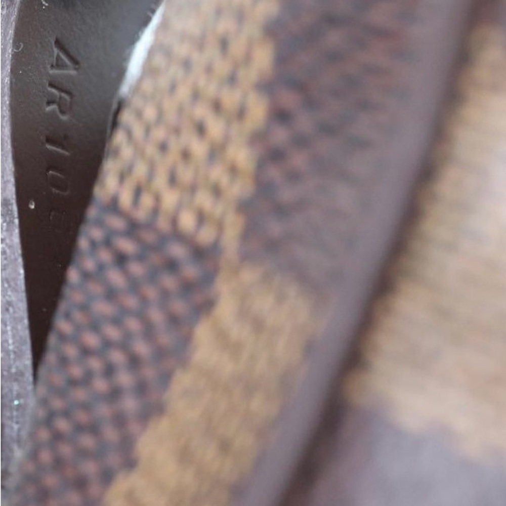 Louis Vuitton Etui Okapi PM - Picture 9 of 13